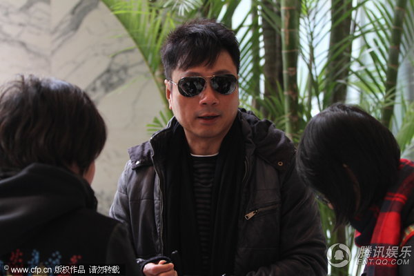 组图：黎耀祥捞金夫人同行监督 视帝成乖丈夫